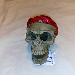 Skull aquarium figure NWT